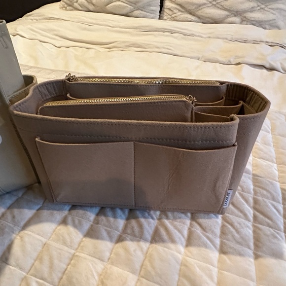 MARC JACOBS
The Canvas Medium Tote Bag - Picture 8 of 11